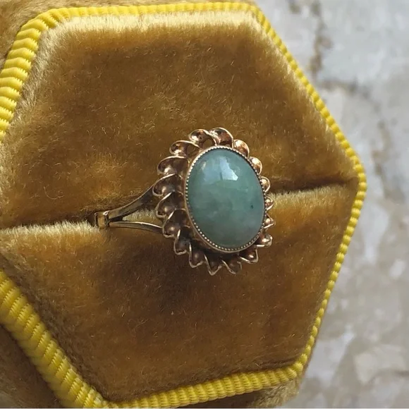 Jade Oval Yellow Gold Victorian Vintage Ring - Picture 5 of 11